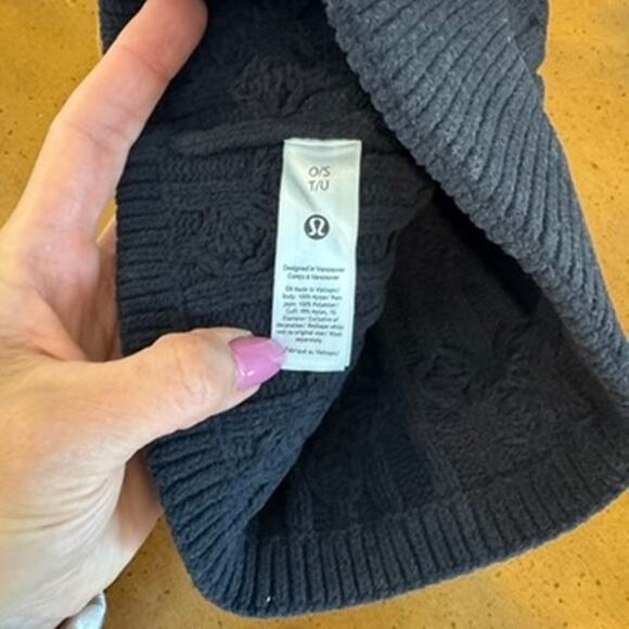 Lululemon Cable Knit Pom Beanie Black NWT | Retail $58 - Picture 4 of 7